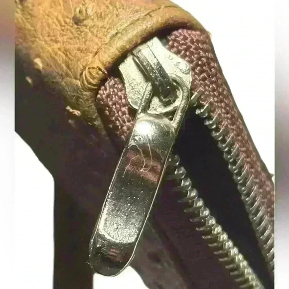 A woman’s brown wallet with ostrich leather print type pattern. - Picture 4 of 12